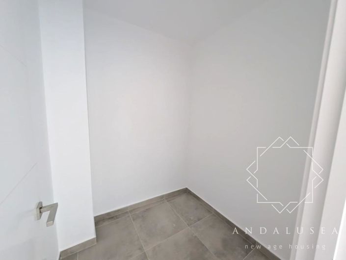 Image No.8-3 Bed Property for sale