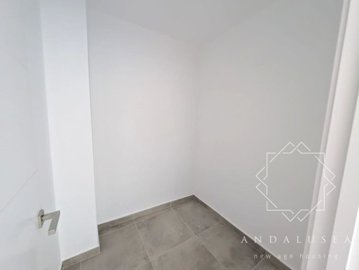 4256311-62c1d200