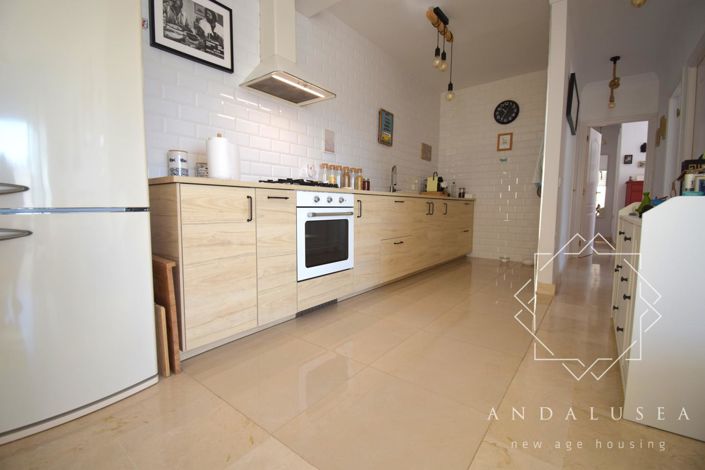 Image No.12-3 Bed Property for sale