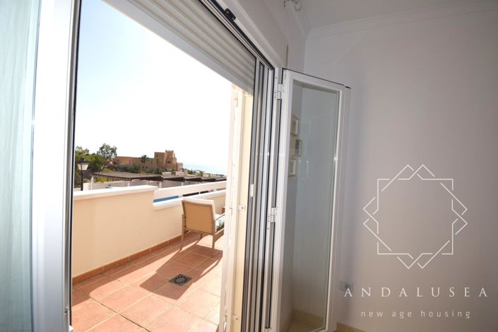 Image No.23-3 Bed Property for sale