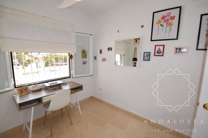 Image No.25-3 Bed Property for sale