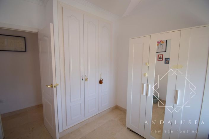 Image No.26-3 Bed Property for sale