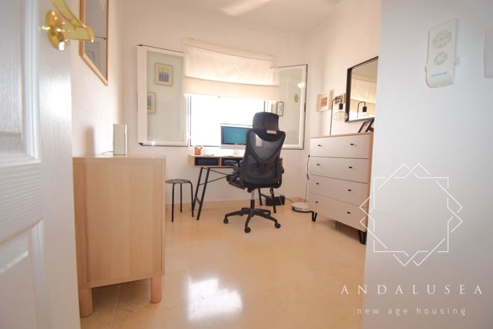 Image No.28-3 Bed Property for sale