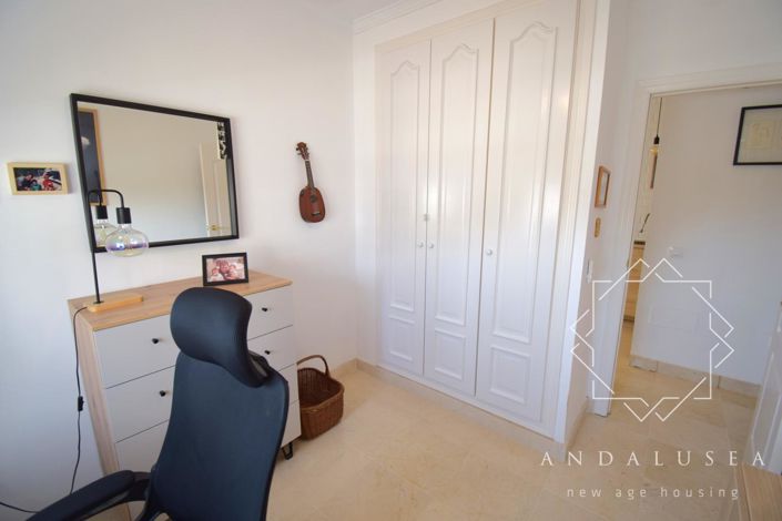 Image No.30-3 Bed Property for sale