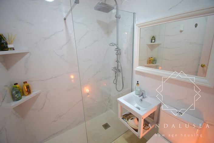 Image No.37-3 Bed Property for sale