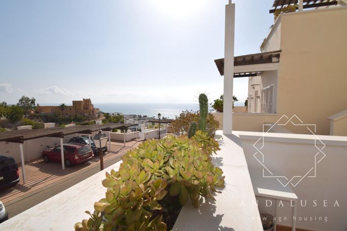 Image No.40-3 Bed Property for sale