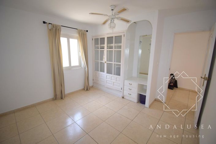 Image No.25-4 Bed Property for sale
