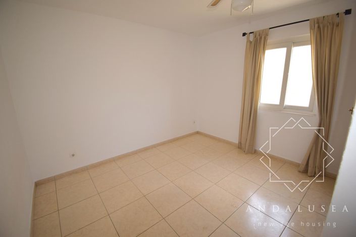 Image No.26-4 Bed Property for sale