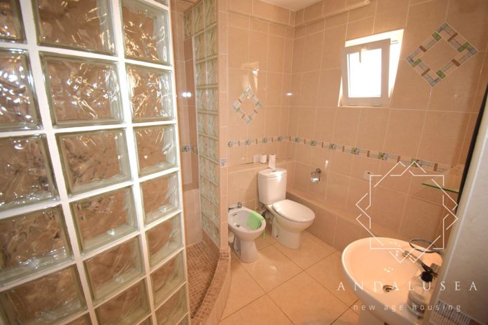 Image No.27-4 Bed Property for sale