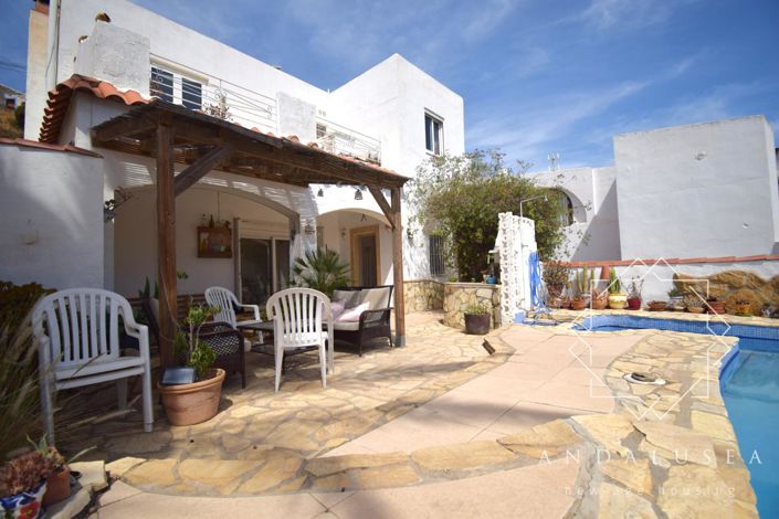 Image No.42-4 Bed Property for sale
