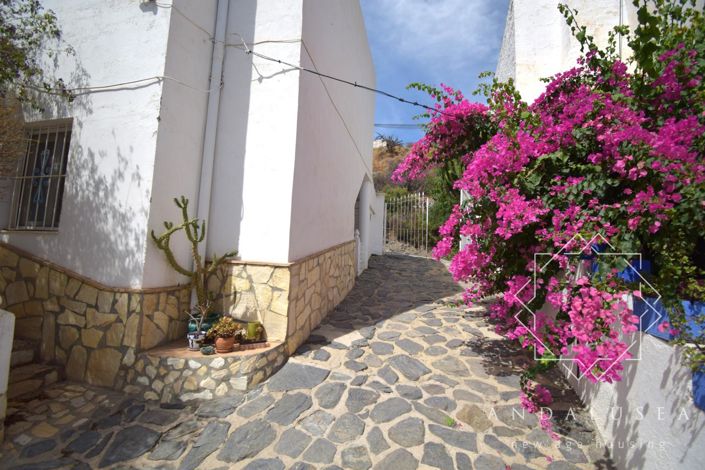 Image No.55-4 Bed Property for sale