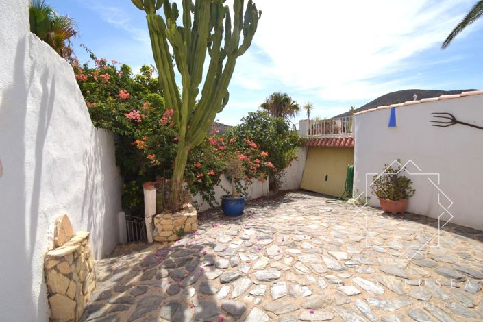 Image No.56-4 Bed Property for sale