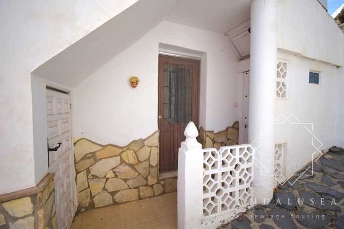 Image No.57-4 Bed Property for sale