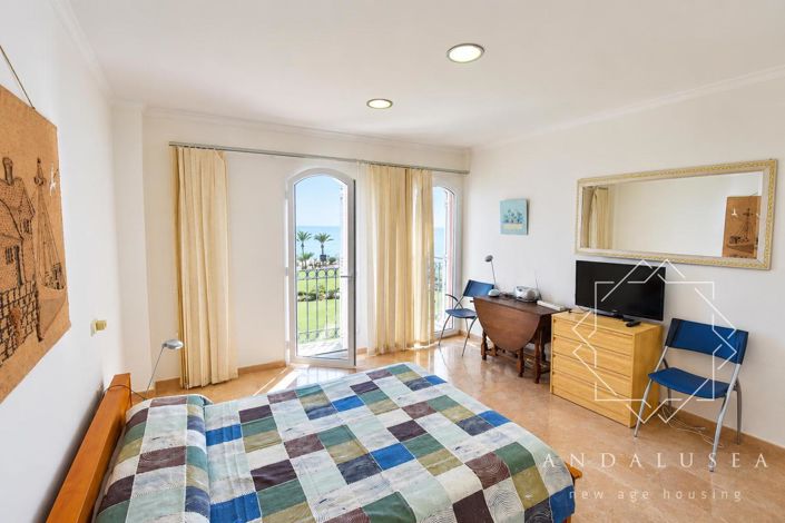 Image No.15-3 Bed Property for sale