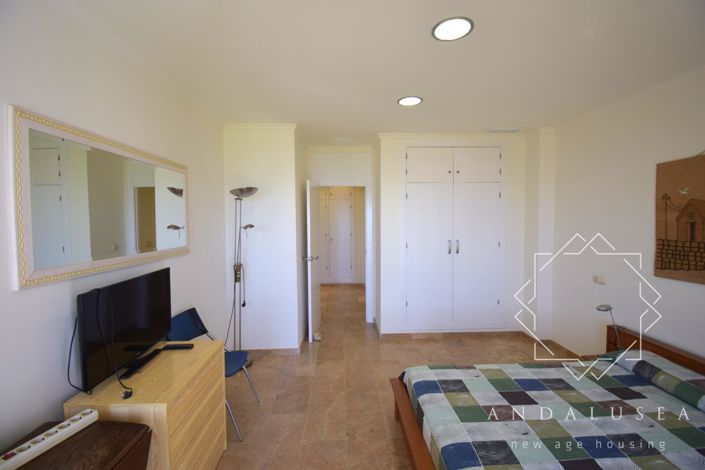 Image No.17-3 Bed Property for sale
