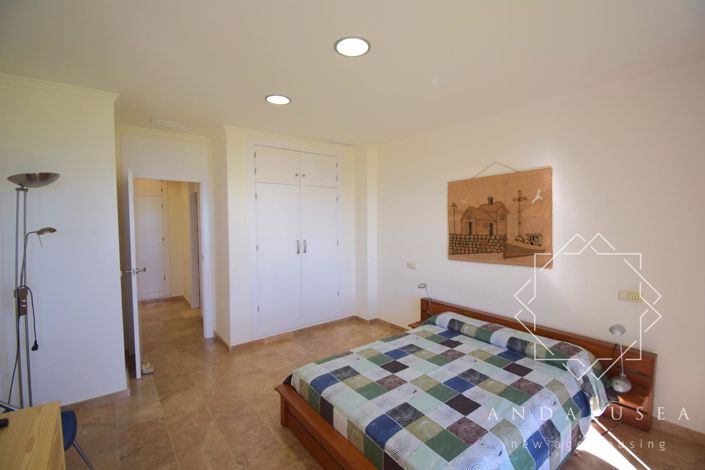 Image No.18-3 Bed Property for sale