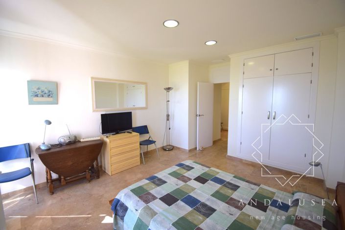 Image No.19-3 Bed Property for sale