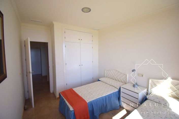 Image No.26-3 Bed Property for sale