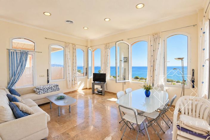 Image No.8-3 Bed Property for sale