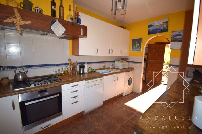Image No.10-3 Bed Property for sale
