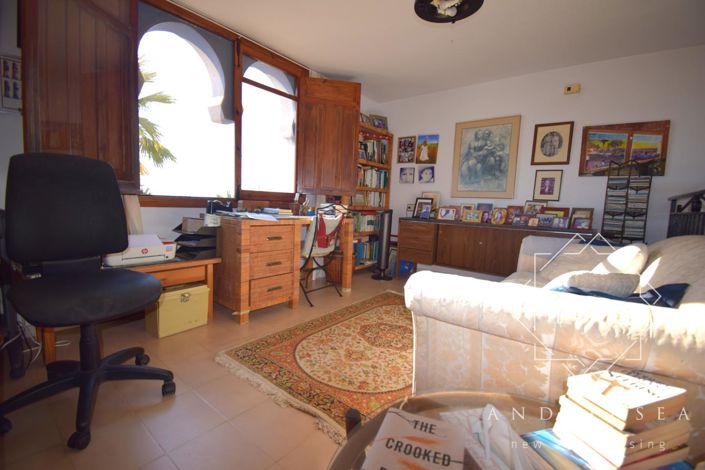 Image No.12-3 Bed Property for sale