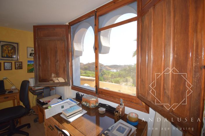 Image No.14-3 Bed Property for sale