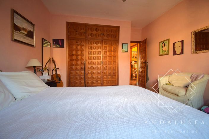 Image No.17-3 Bed Property for sale