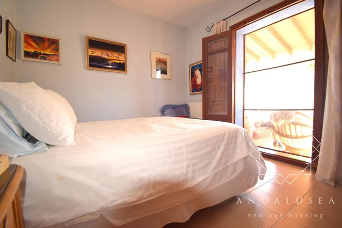 Image No.19-3 Bed Property for sale