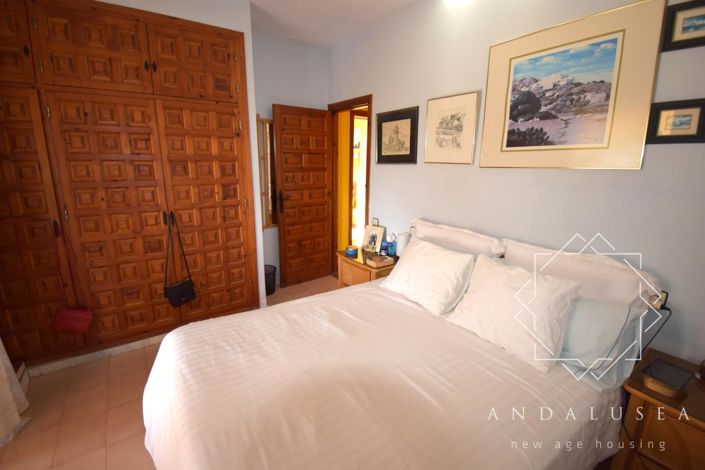 Image No.20-3 Bed Property for sale