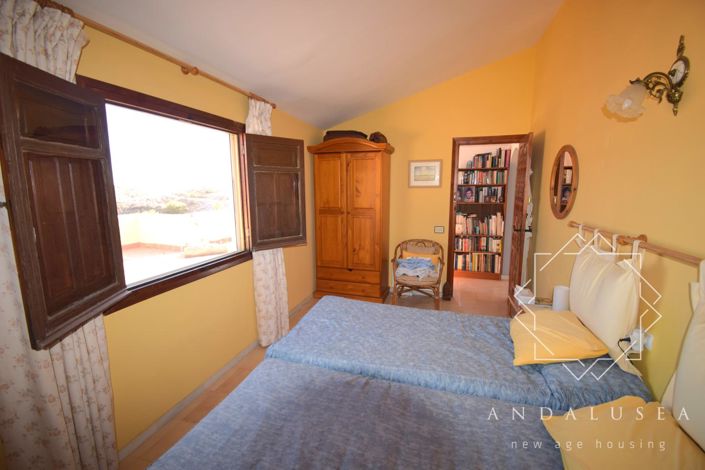 Image No.22-3 Bed Property for sale