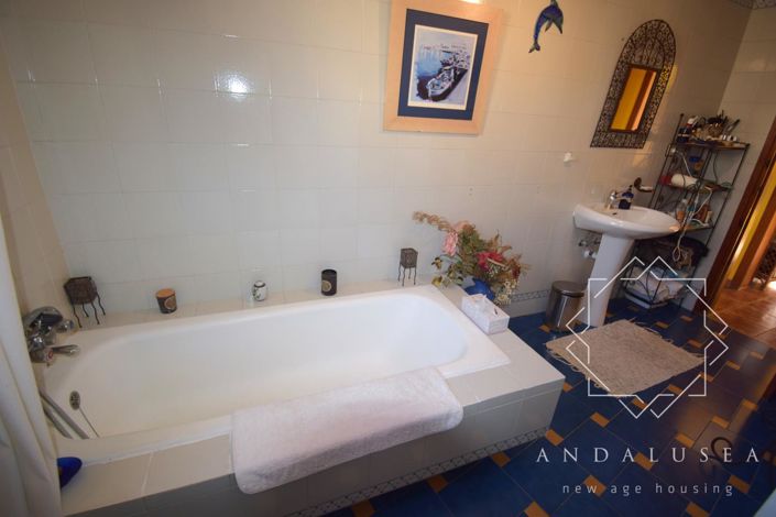 Image No.23-3 Bed Property for sale