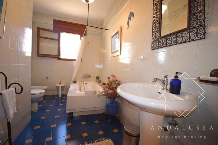 Image No.24-3 Bed Property for sale