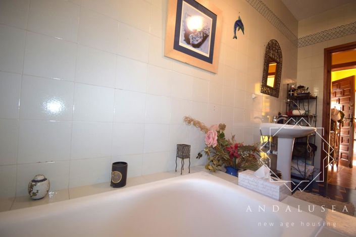Image No.25-3 Bed Property for sale