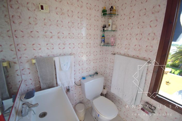 Image No.26-3 Bed Property for sale