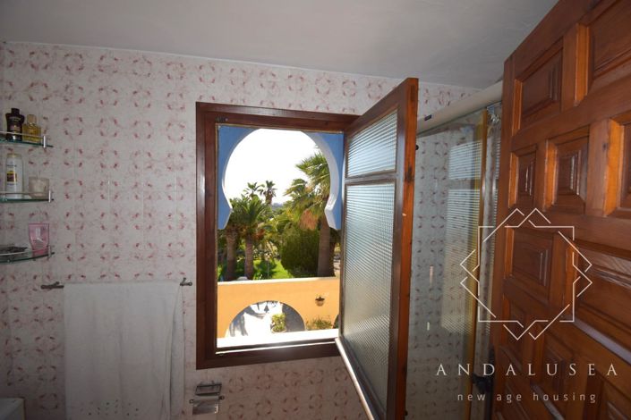 Image No.28-3 Bed Property for sale