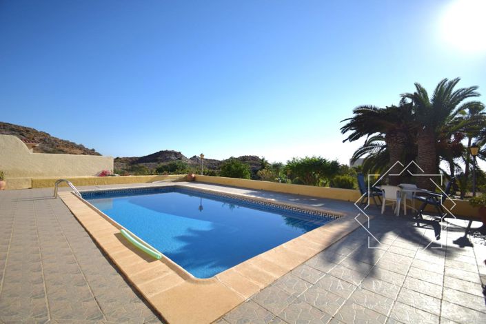 Image No.41-3 Bed Property for sale