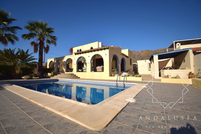 Image No.42-3 Bed Property for sale
