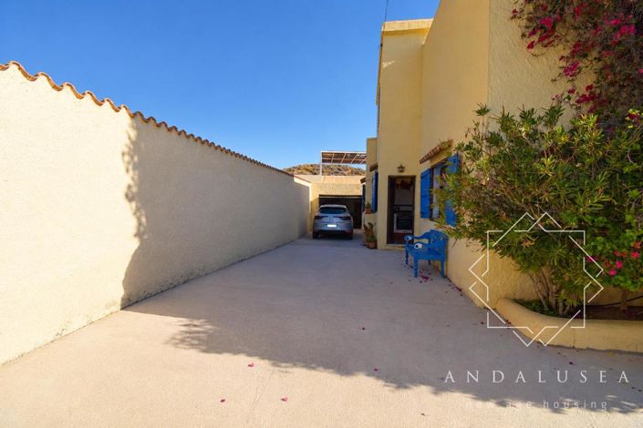 Image No.55-3 Bed Property for sale