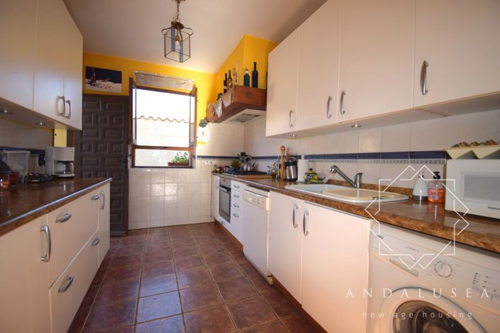 Image No.9-3 Bed Property for sale