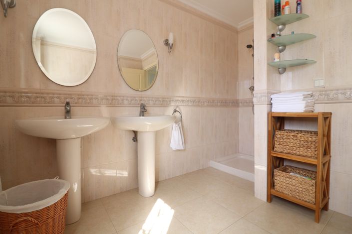 Image No.11-3 Bed Villa for sale