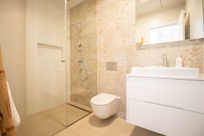 Image No.17-3 Bed Property for sale