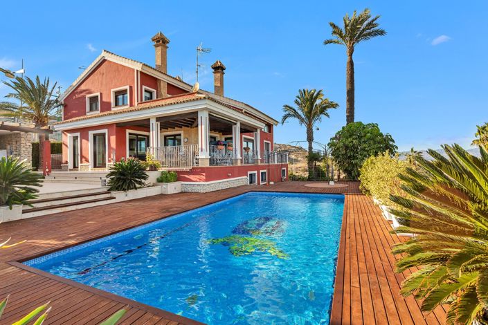 Image No.1-6 Bed Villa for sale
