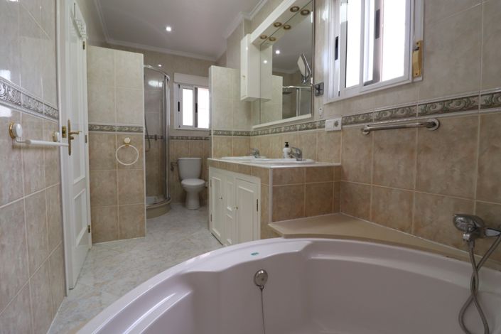 Image No.30-4 Bed Villa for sale