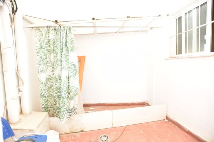 Image No.26-3 Bed Property for sale