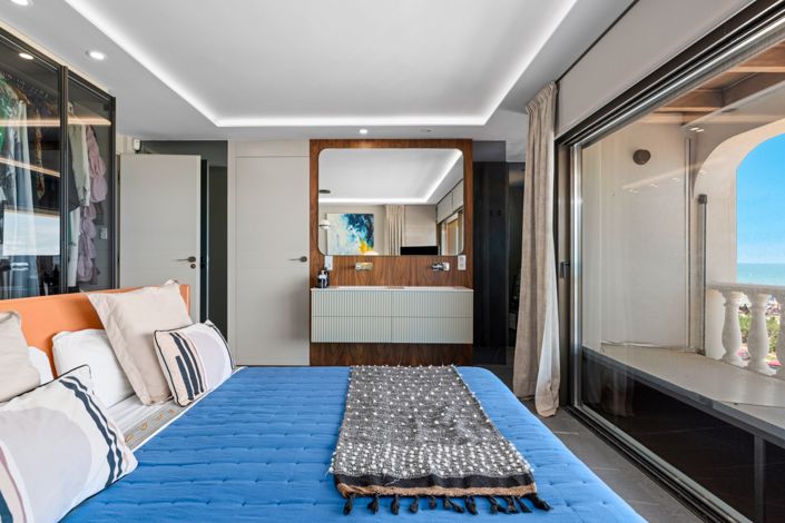 Image No.17-6 Bed Townhouse for sale