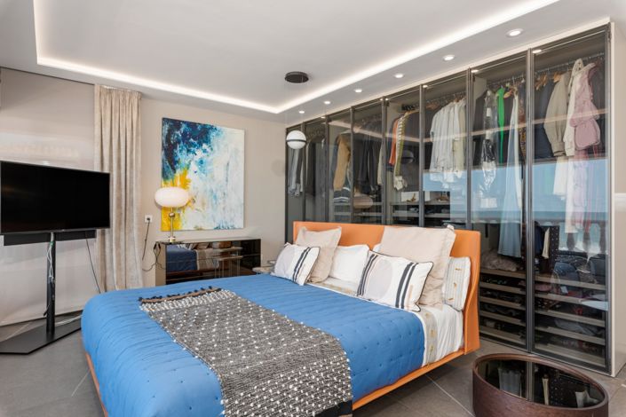 Image No.18-6 Bed Townhouse for sale