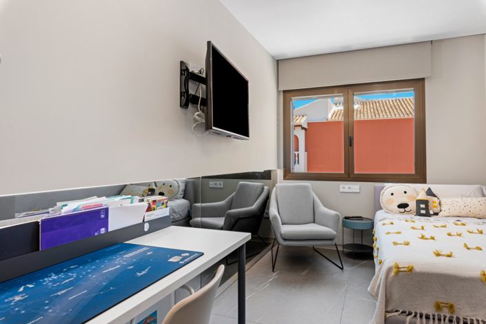 Image No.20-6 Bed Townhouse for sale