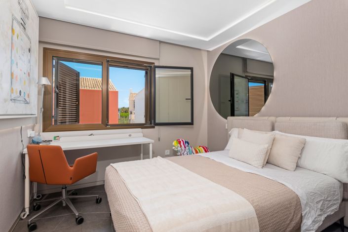 Image No.21-6 Bed Townhouse for sale