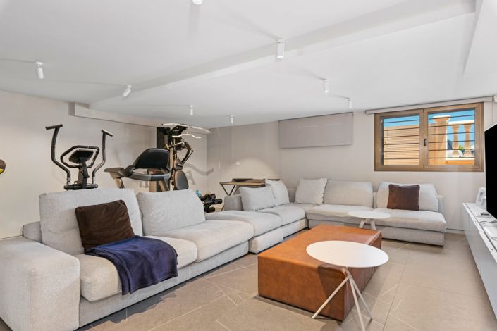 Image No.23-6 Bed Townhouse for sale