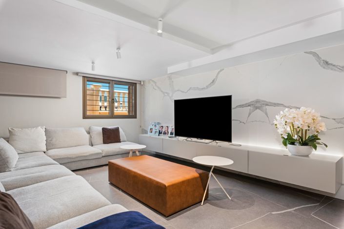 Image No.24-6 Bed Townhouse for sale